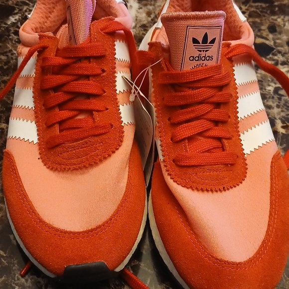 NWT ADIDAS RUNNERS - Picture 3 of 5